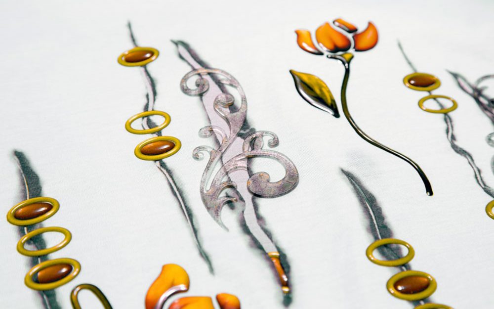 Borchie gel floreali su tessuto