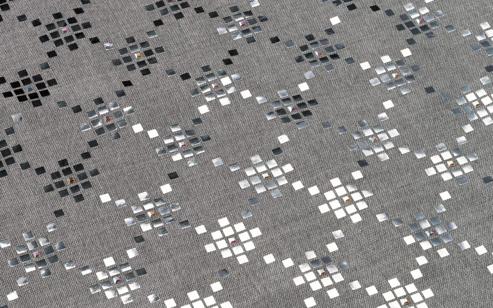 Pattern geometrico lamina metallica su tessuto