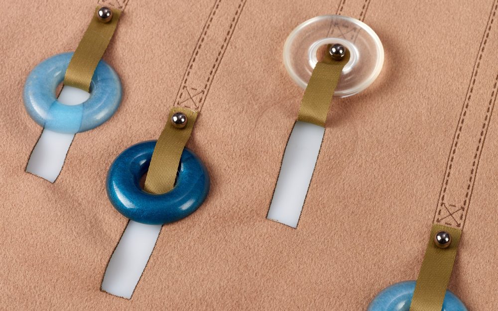 Decorazione tagli laser su tessuto