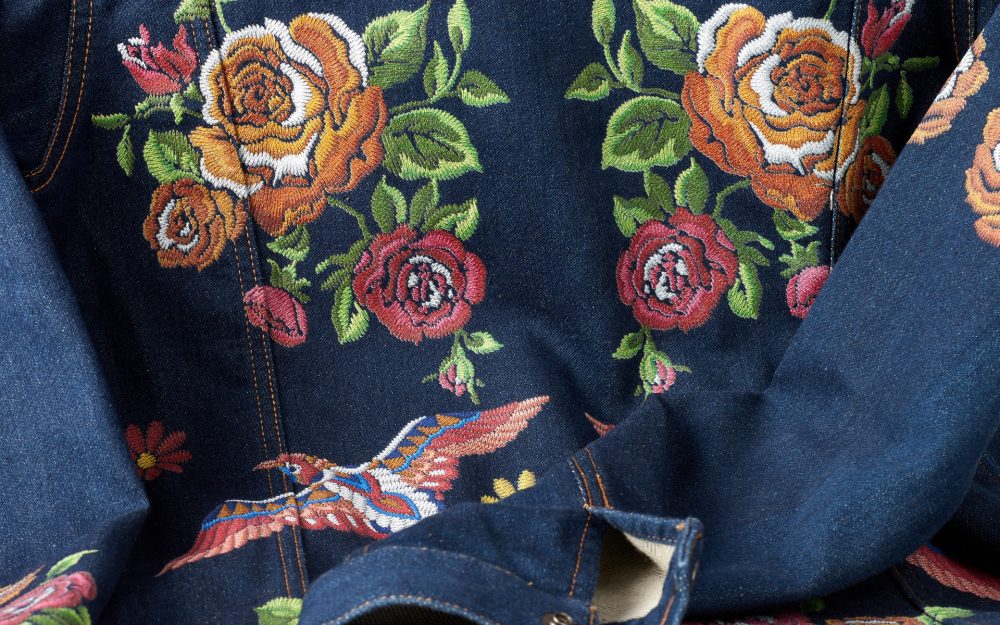 Stampa digitale a pigmento su giacca di jeans